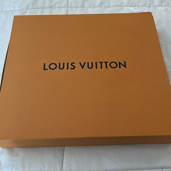 Louis Vuitton Men’s Keep All Bandouliere. SCAMMERS DON’T  BOTHER. Keep moving - Picture 3 of 6